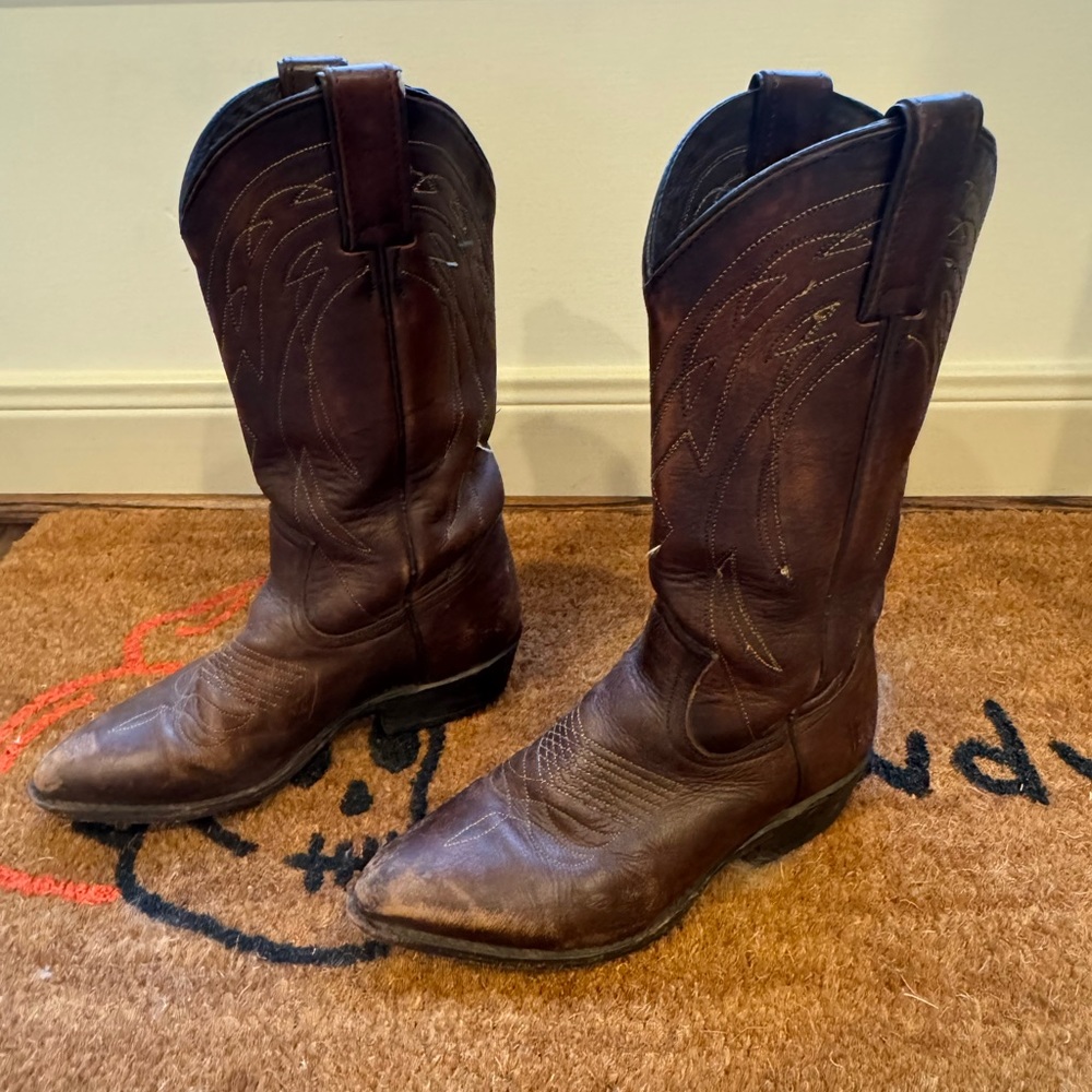 FRYE Billy Daisey pull on cowboy boots. Size 6 1/2